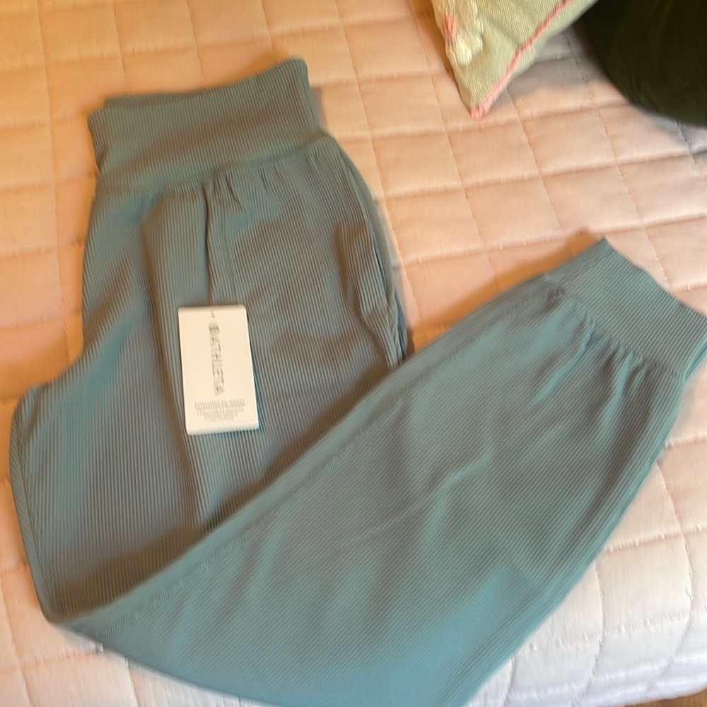 Athleta salutation ribbed jogger